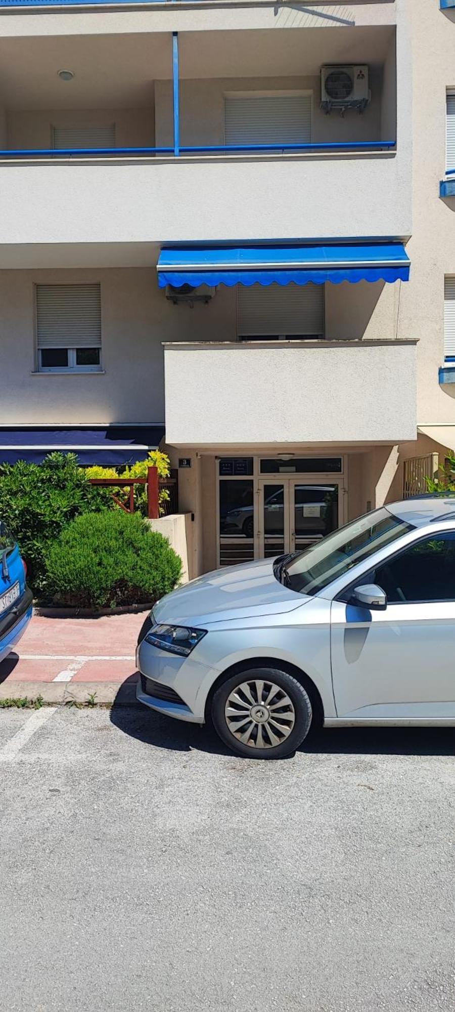 Bracera With Free Parking Apartment *